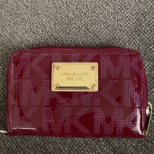 MICHAEL KORS SMALL BURGUNDY WALLET WITH GOLD HARDWARE